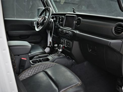Used 2023 Jeep Gladiator Overland image 14