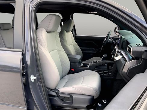 Used 2025 Toyota Tacoma SR5 AWD/4WD image 9