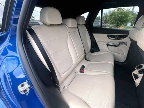 Used 2025 Mercedes-Benz GLC 300 4MATIC image 23