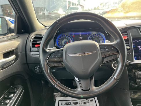 Used 2018 Chrysler 300 S image 18