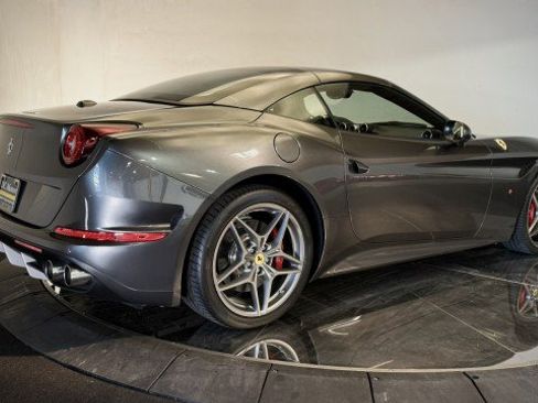 Used 2017 Ferrari California T image 31