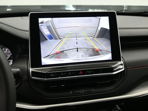 Used 2025 Jeep Compass Trailhawk w/ Trailer Tow Group image 18