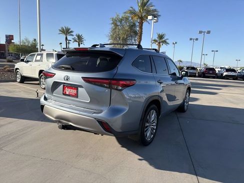 Used 2022 Toyota Highlander Platinum AWD/4WD image 5