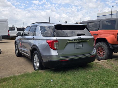 Used 2022 Ford Explorer XLT RWD image 4