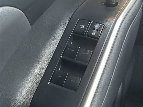 Certified 2023 Toyota Highlander XLE image 24