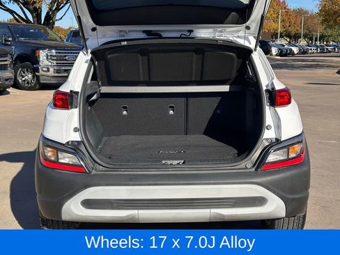 Used 2022 Hyundai Kona SEL w/ Convenience Package image 11