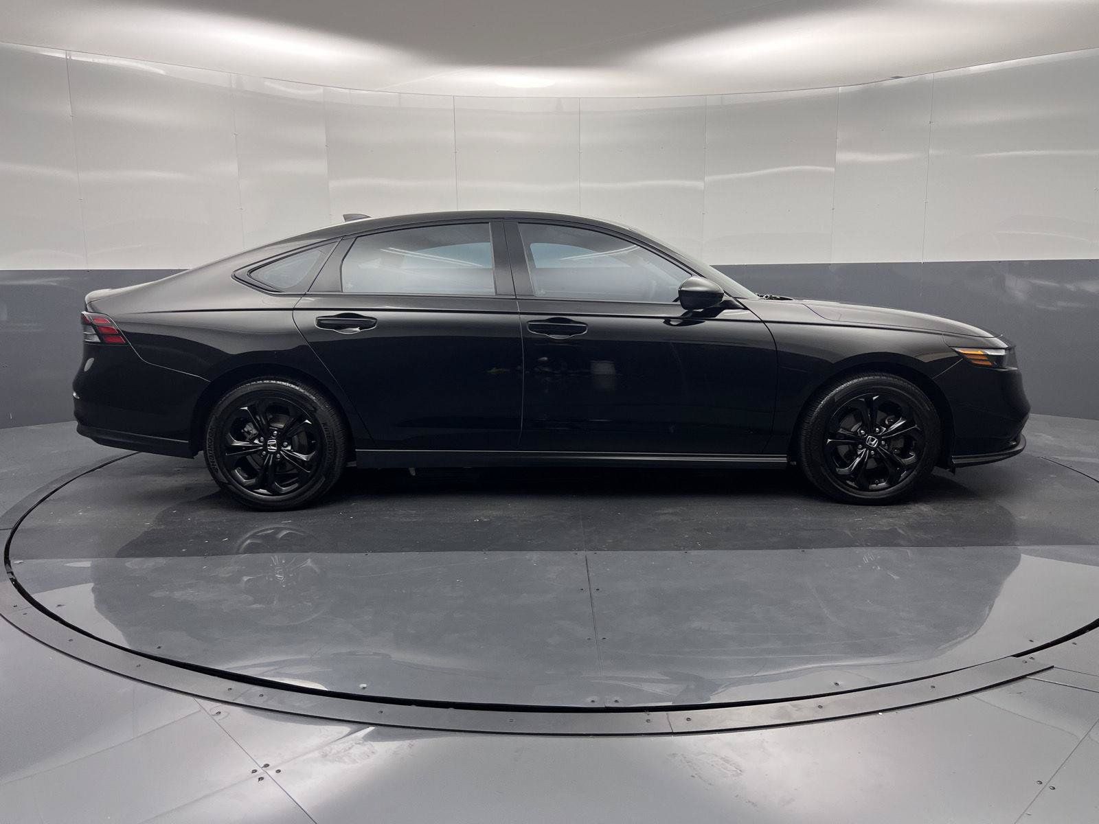 Certified 2025 Honda Accord SE image 32