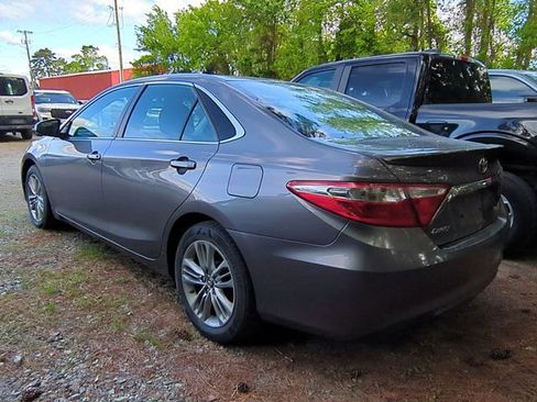 Used 2016 Toyota Camry SE FWD image 8