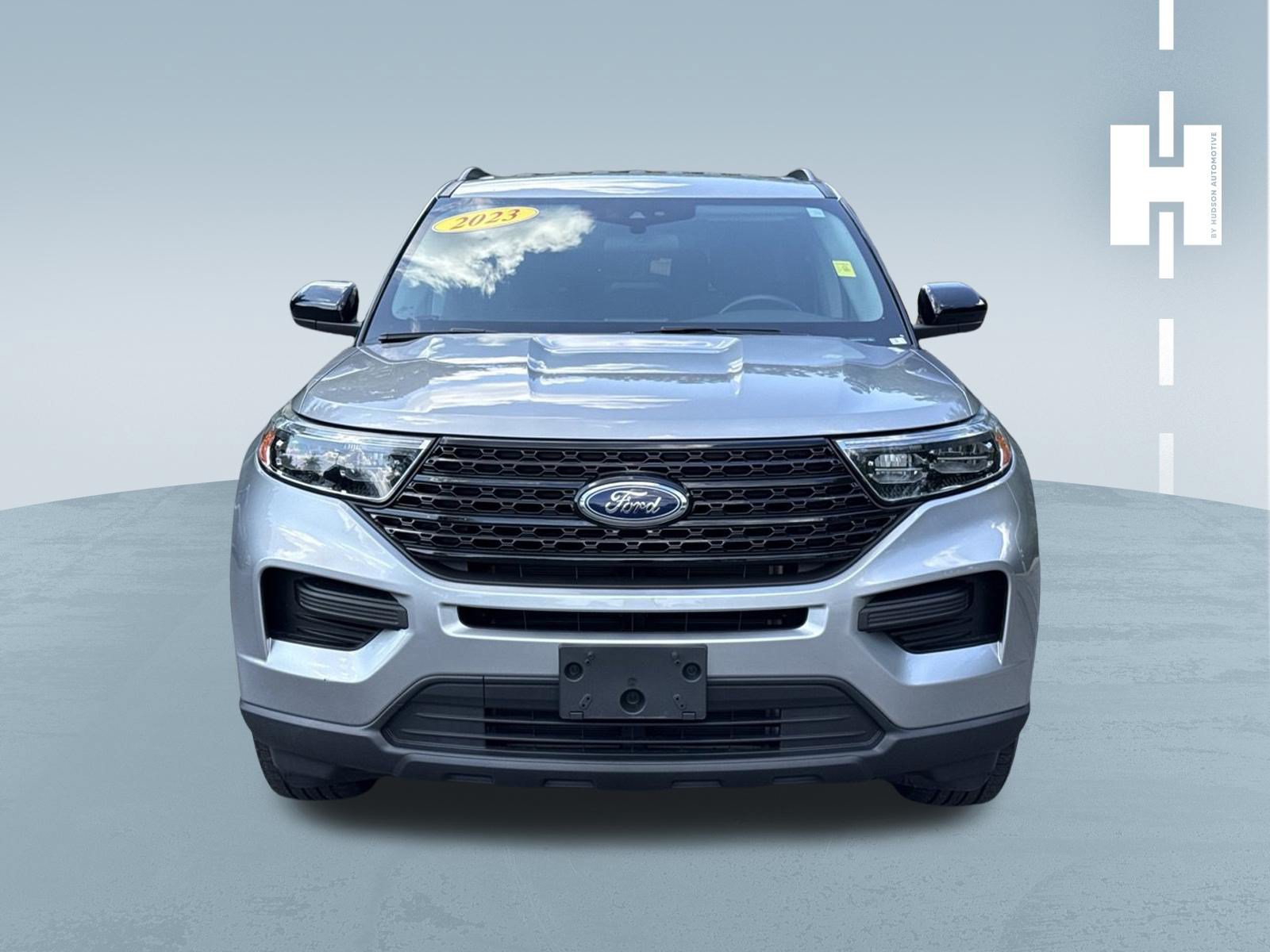 Used 2023 Ford Explorer XLT AWD/4WD image 2