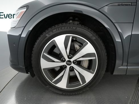 Used 2024 Audi Q8 e-tron Premium Plus AWD/4WD image 18