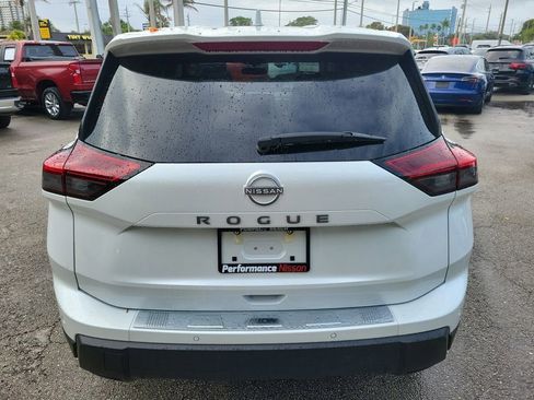 Certified 2025 Nissan Rogue SV image 9