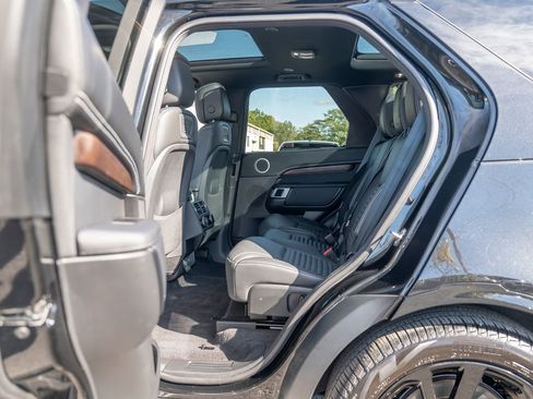 Certified 2024 Land Rover Discovery Dynamic SE image 35