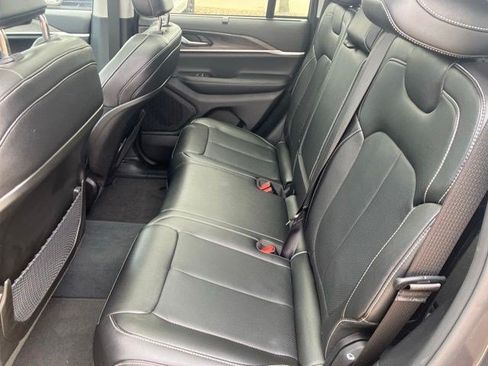 Used 2023 Jeep Grand Cherokee Limited w/ Luxury Tech Group II AWD/4WD image 26