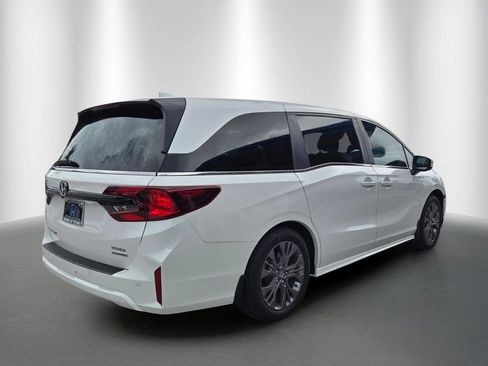 Certified 2025 Honda Odyssey Touring image 3