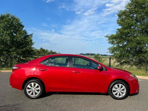 Used 2015 Toyota Corolla LE FWD image 3
