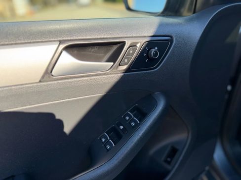Used 2016 Volkswagen Jetta SE image 13
