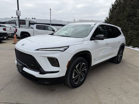 Used 2025 Buick Enclave Sport Touring image 7