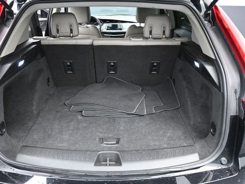 Used 2019 Cadillac XT4 Luxury w/ Cold Weather Package image 25