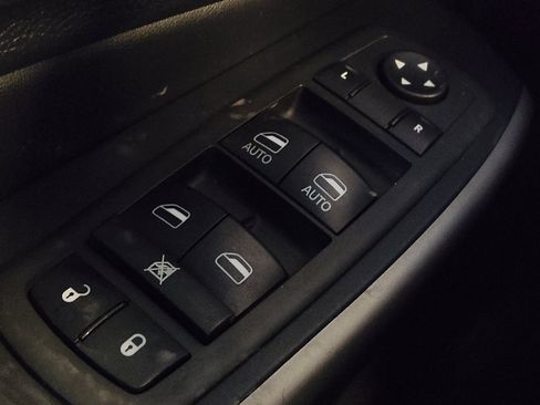 Used 2021 Jeep Cherokee Latitude Plus FWD image 27