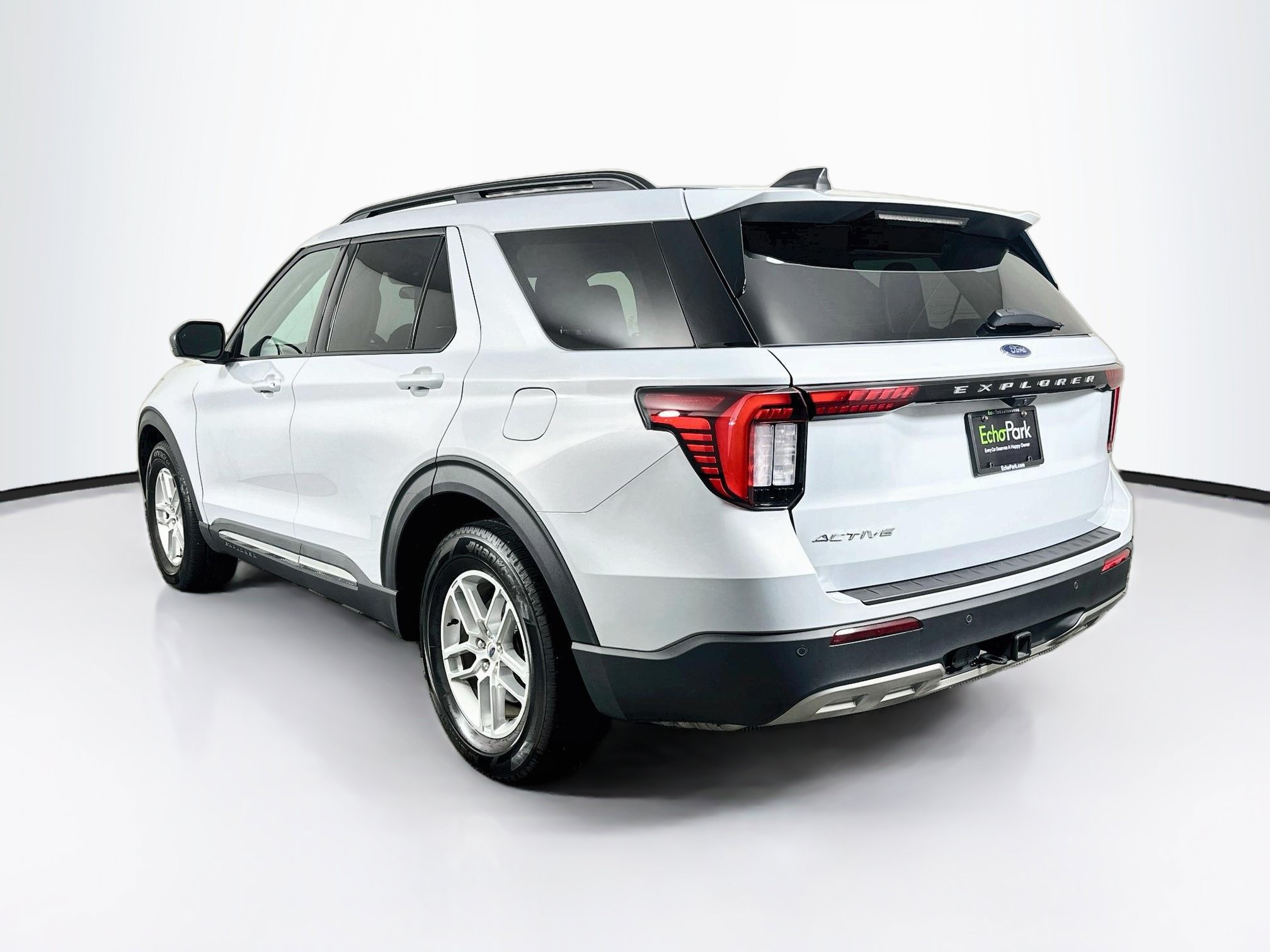 Used 2025 Ford Explorer Active w/ Active Comfort Package RWD image 5