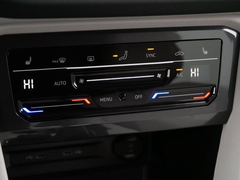 Certified 2023 Volkswagen Tiguan SE image 22