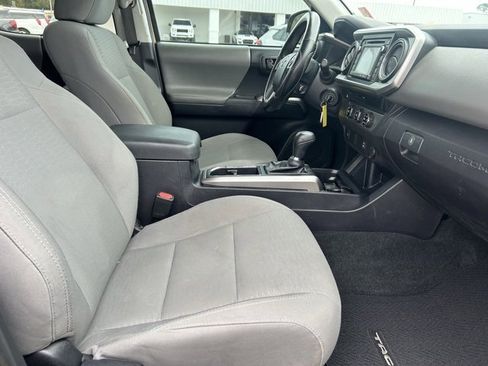 Used 2017 Toyota Tacoma SR5 w/ Tow Package image 17
