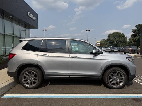 Used 2023 Honda Passport EX-L image 2