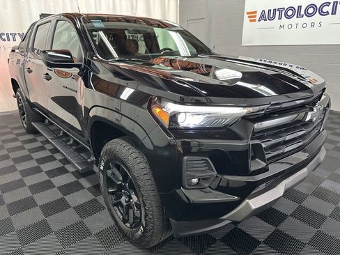 Used 2025 Chevrolet Colorado Z71 w/ Midnight Edition image 2