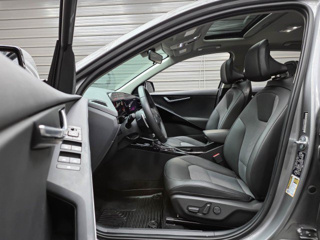 Used 2025 Kia Niro EX Touring FWD image 14