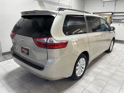 Used 2017 Toyota Sienna XLE w/ XLE Navigation Package image 4