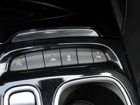 Used 2023 Buick Envision Essence image 38