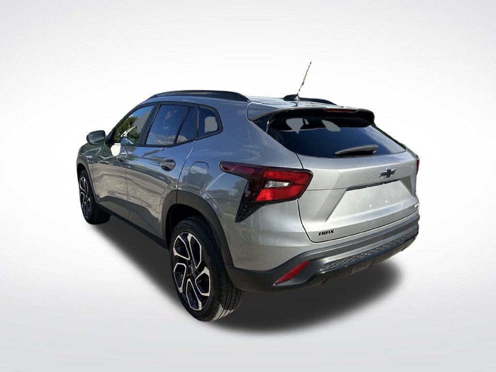 Used 2024 Chevrolet Trax RS w/ Sunroof Package FWD image 3