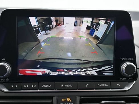 Used 2025 Nissan Altima 2.5 SV FWD image 13