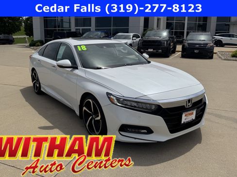 Used 2018 Honda Accord Touring image 1
