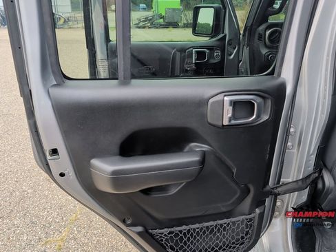 Used 2018 Jeep Wrangler Unlimited Sport S AWD/4WD image 19