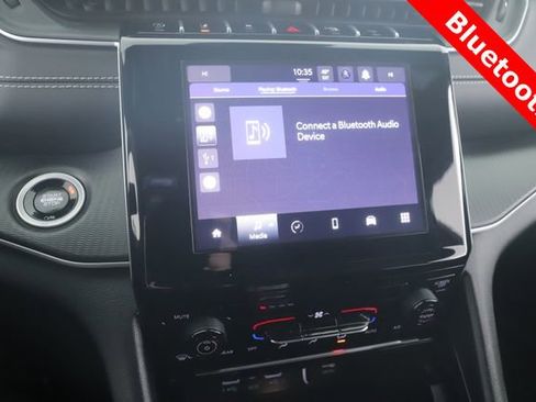 Used 2024 Jeep Grand Cherokee Laredo image 3