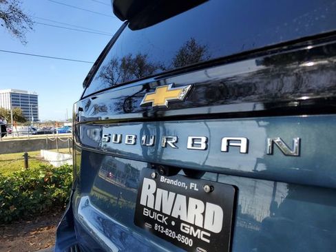 Used 2025 Chevrolet Suburban Premier RWD image 6