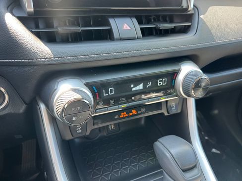 Used 2025 Toyota RAV4 XLE FWD image 28