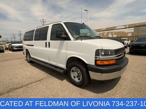 Used 2025 Chevrolet Express 3500 LT w/ LT Preferred Equipment Group RWD image 2