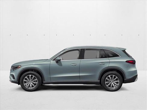 Used 2026 Mercedes-Benz GLC 300 image 3