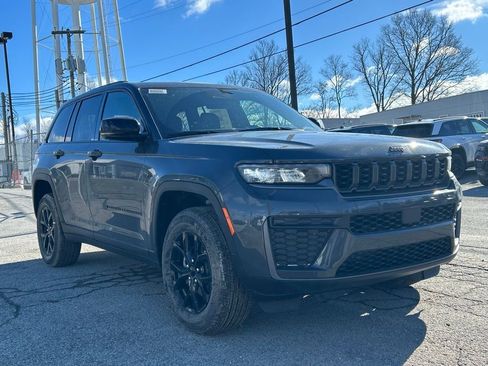 New 2026 Jeep Grand Cherokee Altitude AWD/4WD image 4