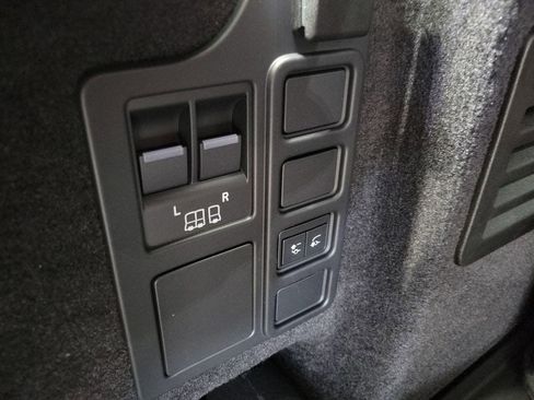 New 2026 Land Rover Discovery Limited Edition image 31