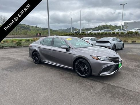 Used 2024 Toyota Camry XSE FWD image 3
