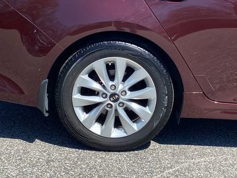 Used 2018 Kia Optima LX w/ 17" Alloy Wheels Package FWD image 10