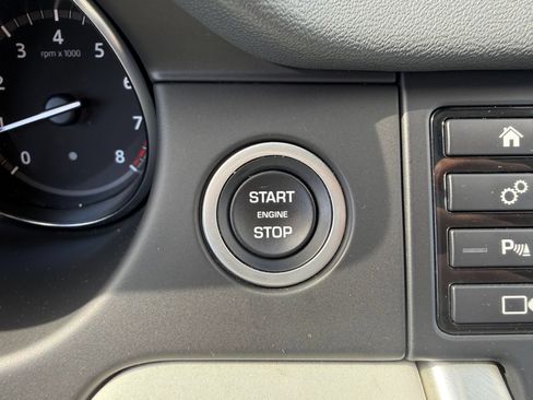 Used 2019 Land Rover Discovery Sport HSE AWD/4WD image 18