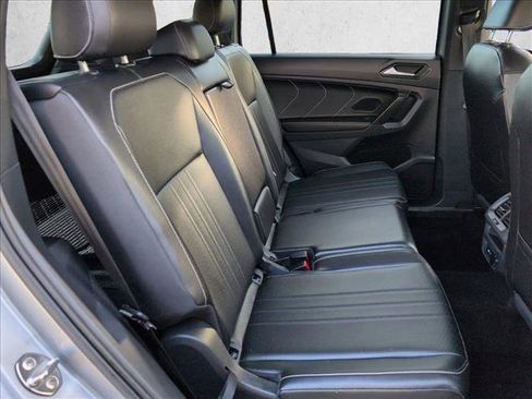 Certified 2022 Volkswagen Tiguan SE R-Line image 20