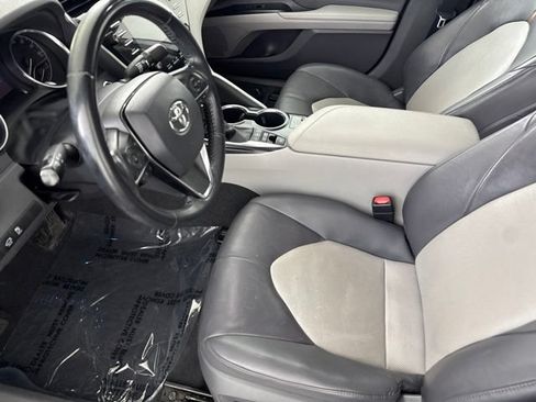 Used 2020 Toyota Camry XLE FWD image 22
