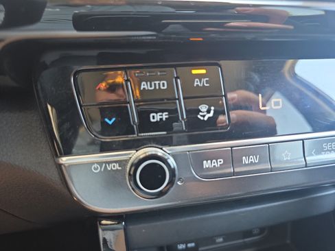 Certified 2024 Kia Seltos S FWD image 15