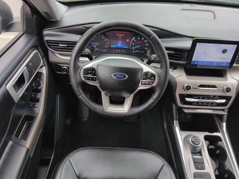 Used 2023 Ford Explorer XLT w/ Equipment Group 202A RWD image 16