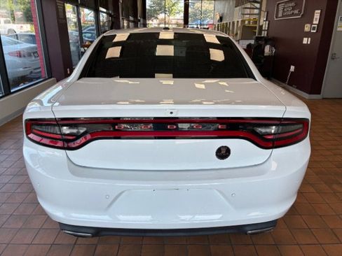 Used 2018 Dodge Charger SXT image 9